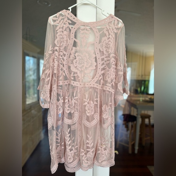 POL Sheer Floral Lace Kimono Robe in Blush - Picture 5 of 9